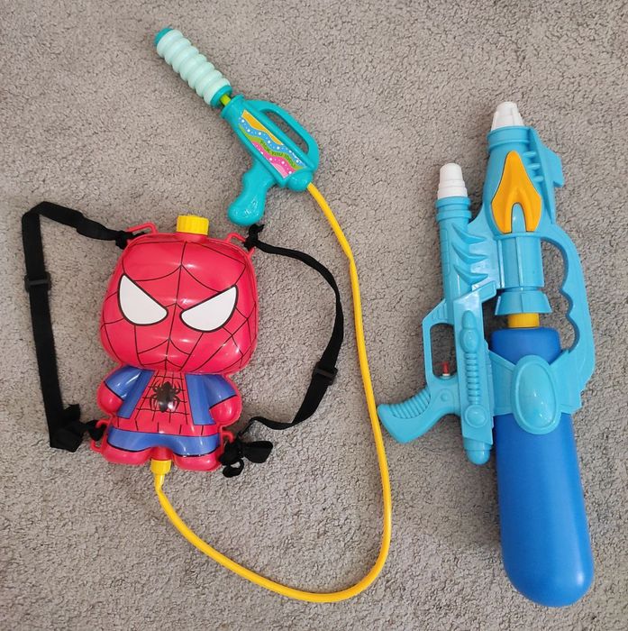 Продаётся водяной бластер (большой) и водяной рюкзак