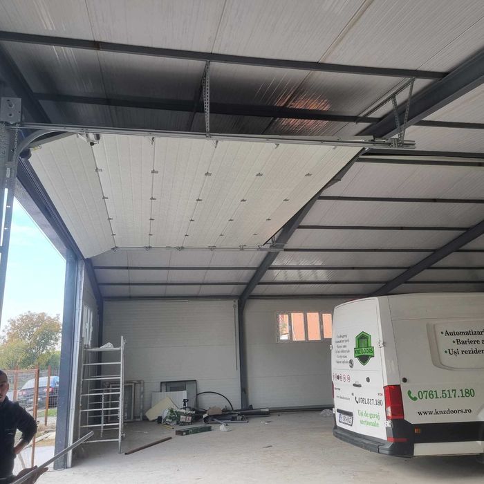 Usi sectionale industriale pentru hale