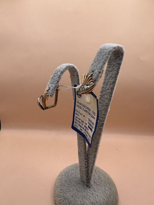 Продам золотые серьги