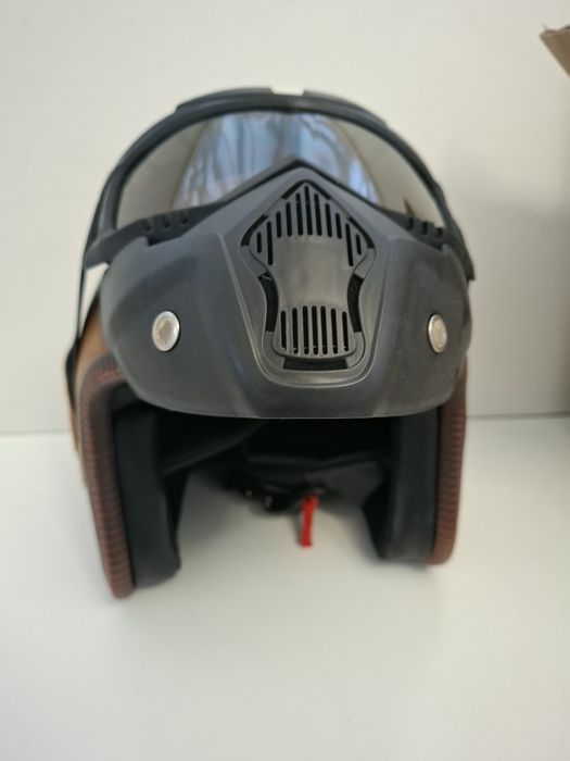 Casca retro. Nouă, nefolosită