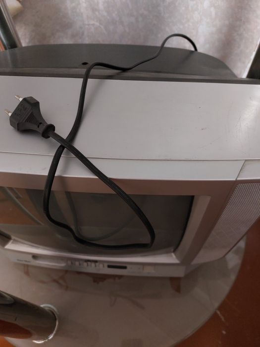 Телевизор цветной +пульт