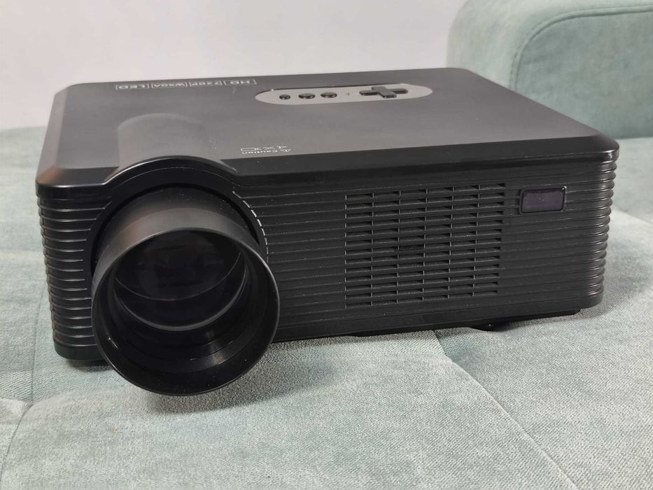 Videoproiector LED HD CL720 – Cinema la tine acasă
