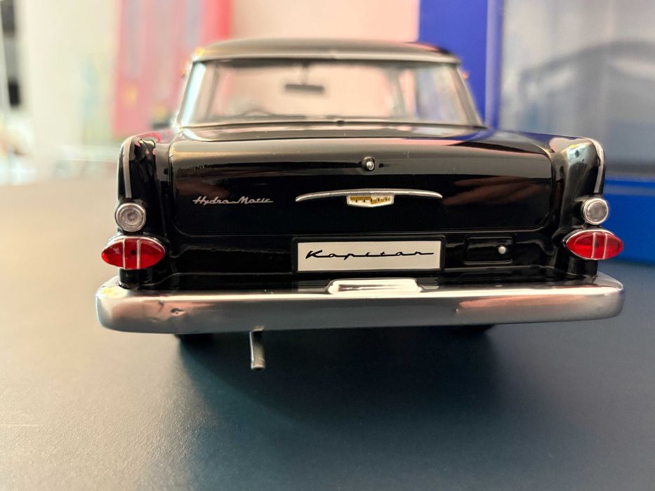 macheta Opel Kapitan 1:18 Revell