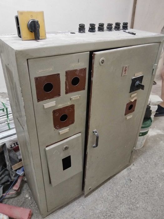 Табло за трифазен ток