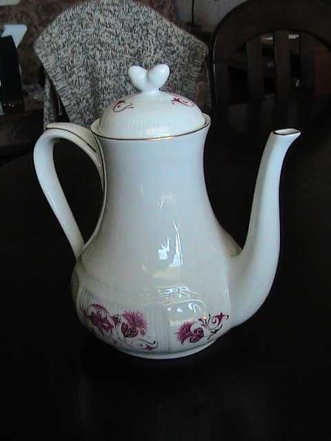 Порцеланови и емайлирани чайници