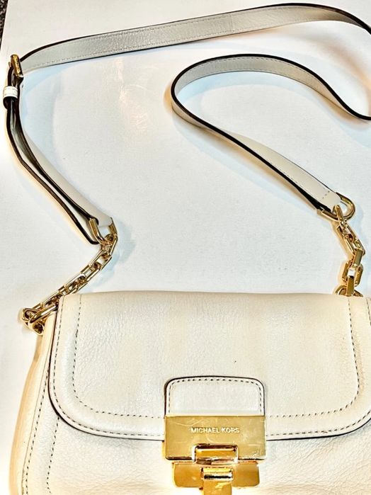 Кожаная сумка  от бренда Michael Kors