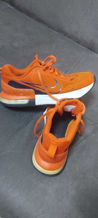 маратонки Nike...