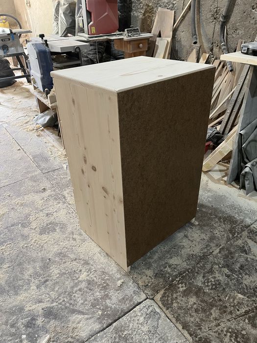 Скрин с четири чекмеджета