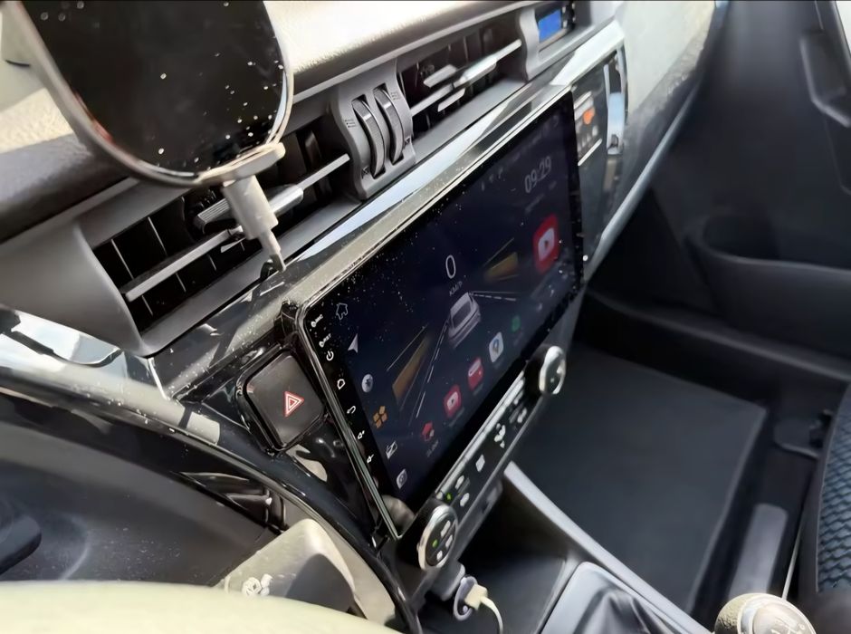 Navigatie android Toyota Corolla Auris GPS Waze YouTube Carplay