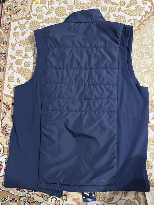 Продам безрукавку Under armour