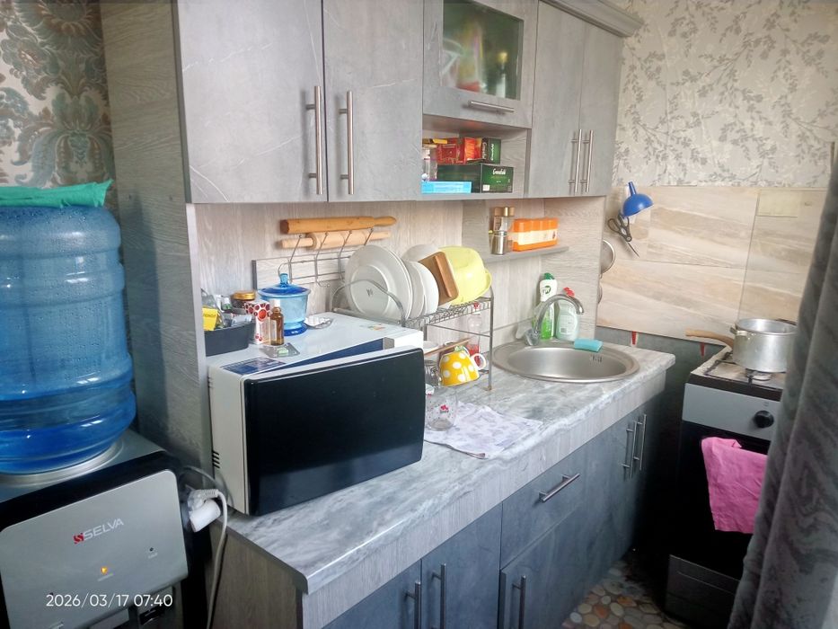 Продаю кухонный гарнитур в идеальном состоянии  вместе с раковиной