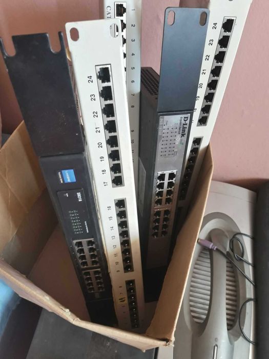 Сървър, ПС, принтери, скенер, монитори, кабели, суичове, телефони.