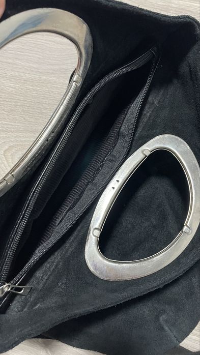 Geantă de umăr din piele întoarsă neagră