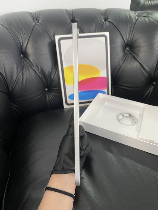 iPad 10.9-Inch / 10th Gen / 256 GB / Silver