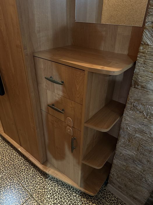 Продам шкаф в прихожую