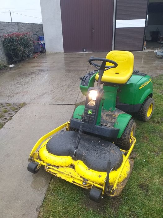 Tractoras tuns iarba