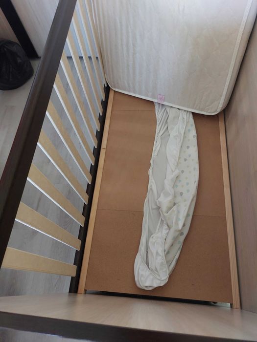 Бебешка кошара с люлеещ механизъм