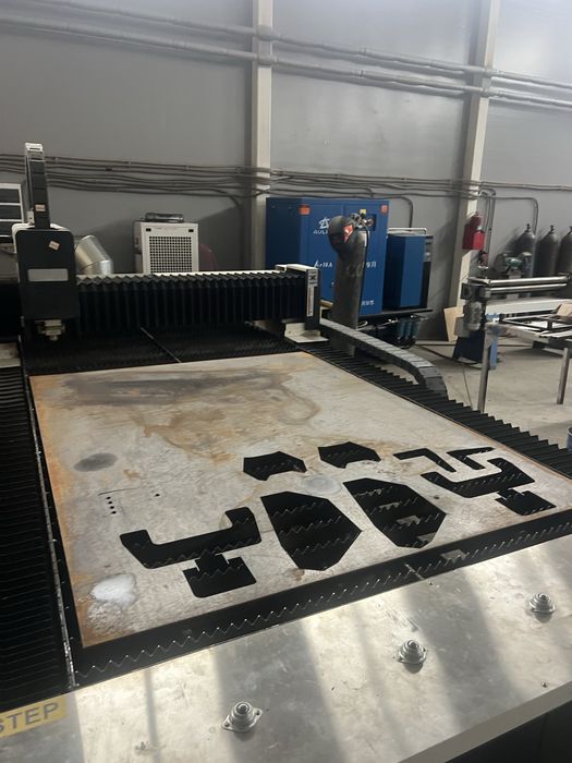 Сварочные работы , перила , ограждения , закладные , все из металла .