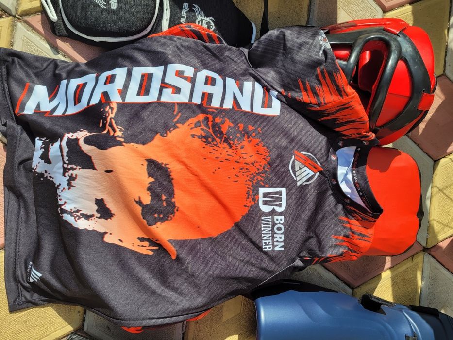 Echipament box  . Preț în descriere