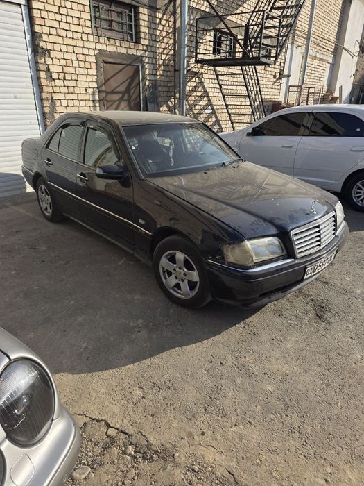 Mercedes Benz c180