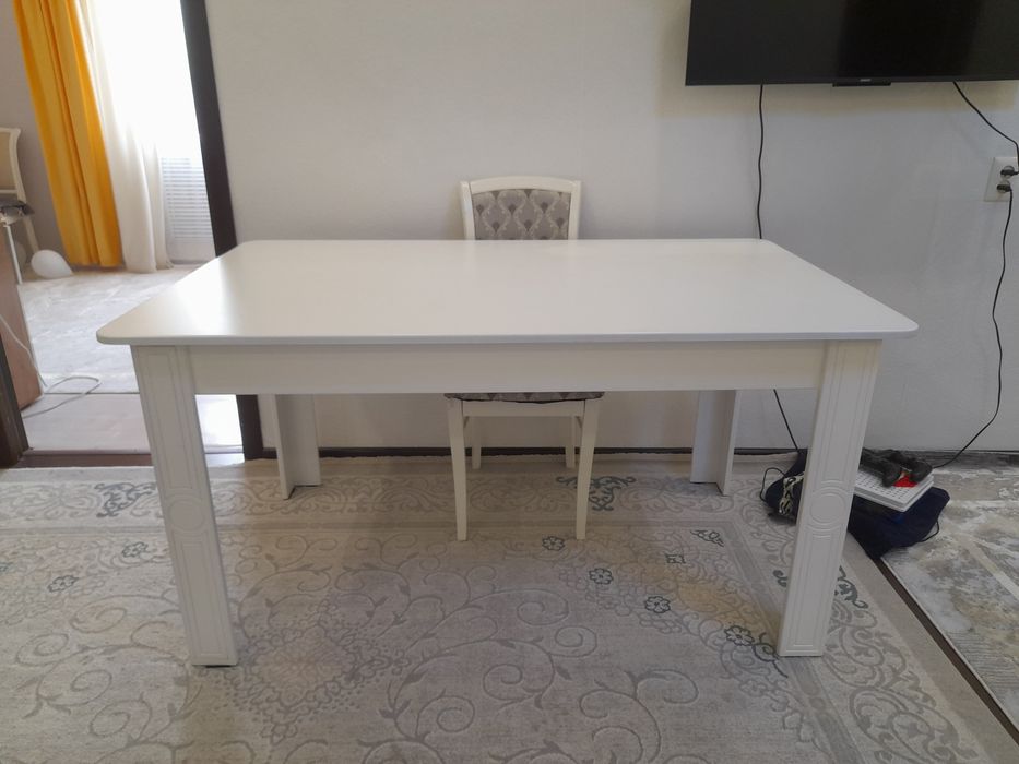 Продаётся  стол гостиной