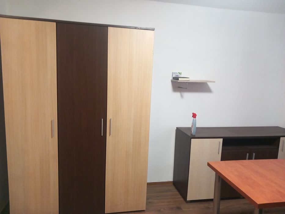 Închiriez garsoniera mobilata utilata in zona tractorul