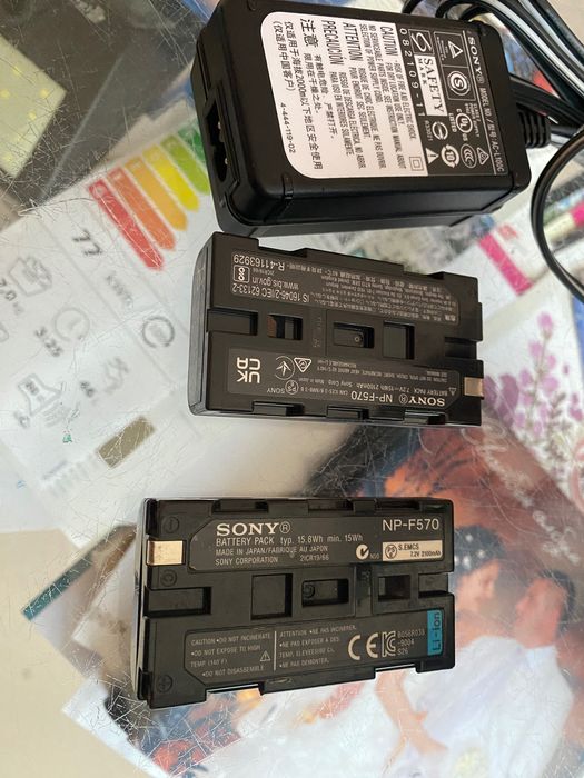видеокамера Sony HXR-MC2500