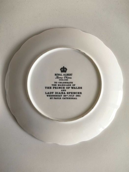 Две Сватбени чинии на Даяна и принц Чарлз от Royal Albert от 1981г.