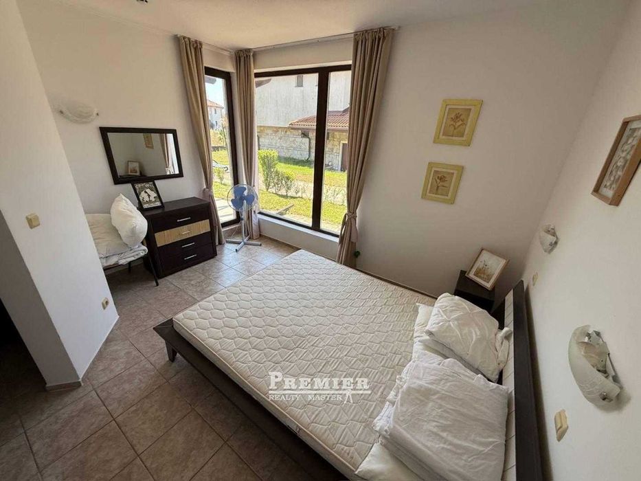 Двуетажна самостоятелна къща