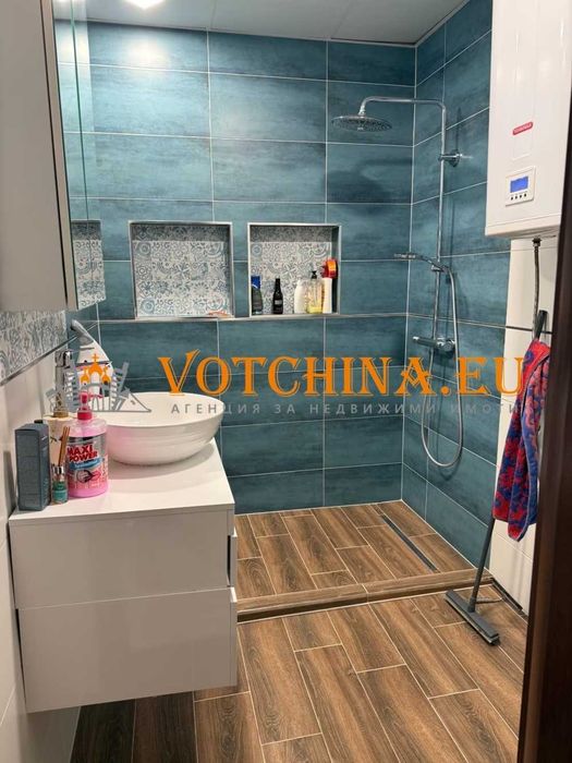 Просторна триетажна къща в град Свети Влас, м-т Инцараки.