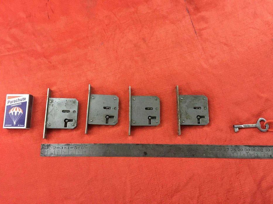 Мебельные замки  с ключами