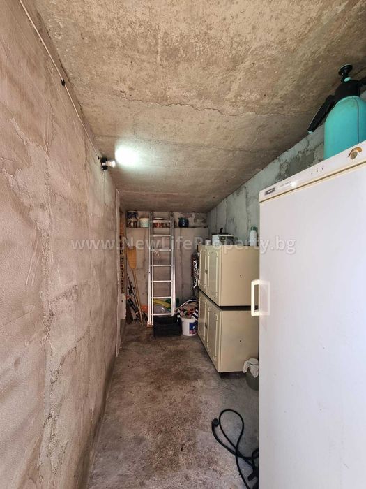 Едноетажна къща с мазе в с. Винарско, обл. Бургас