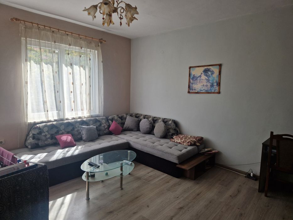 Продавам етаж от къща в Асеновград!