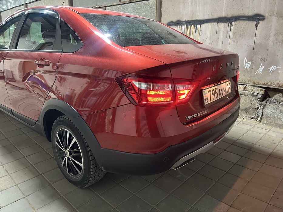 Продам Весту кросс