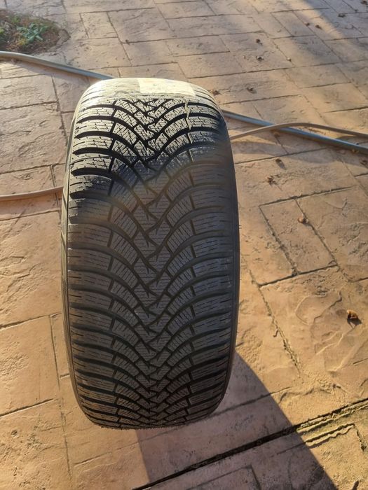 Anvelopa noua 225 40 19 Falken iarna