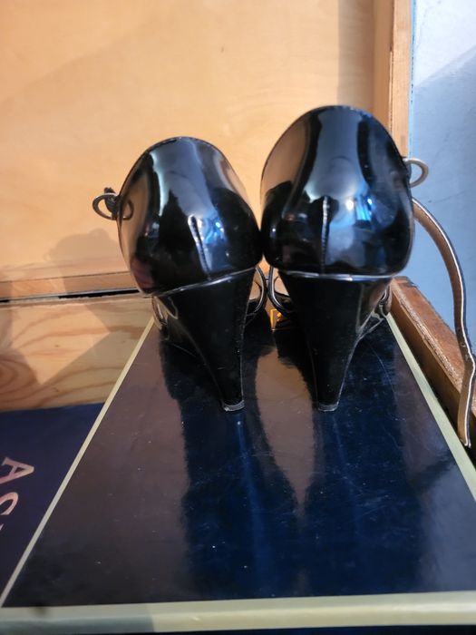 Женские босоножки