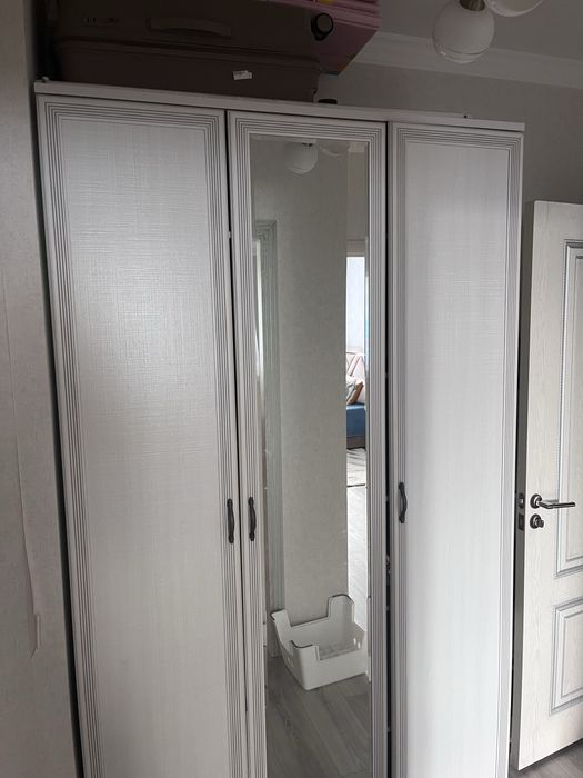 Шкаф б/у продам.