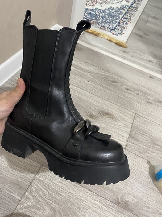 Продам новые ботинки весна кожа