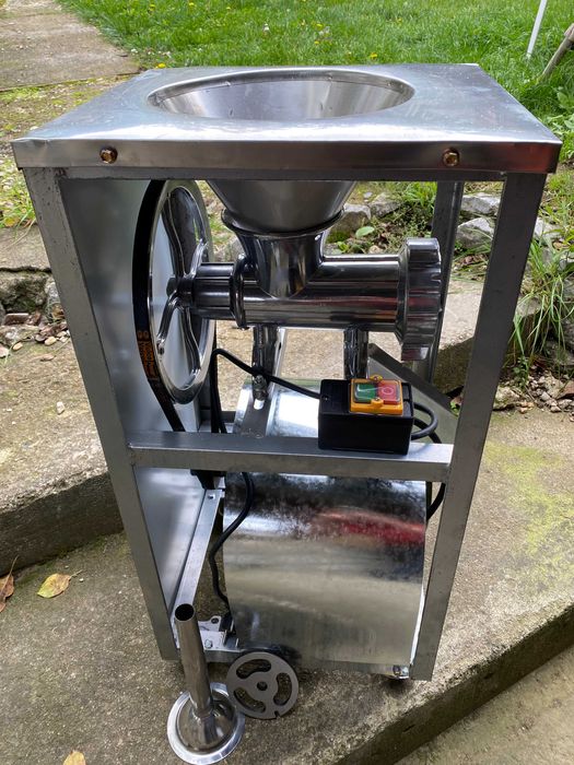 Masina tocat carne aluminiu Poland 1.5KW 749 lei