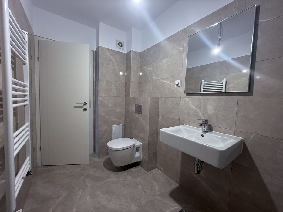 Direct proprietar, ap. 2 camere si parcare exterioara inclusa