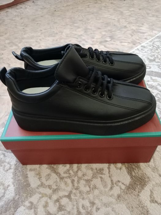 продам кроссовки