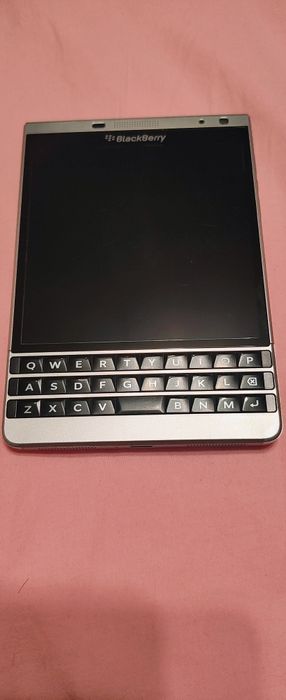 Vând Blackberry passport Dalas edition