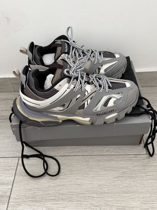 Balenciaga track