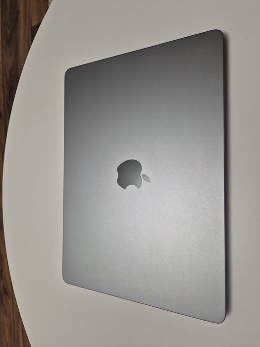 Laptop Apple MacBook Air 13,6 inch M2 256 GB ssd 8 GB ram gri spatial ca nou