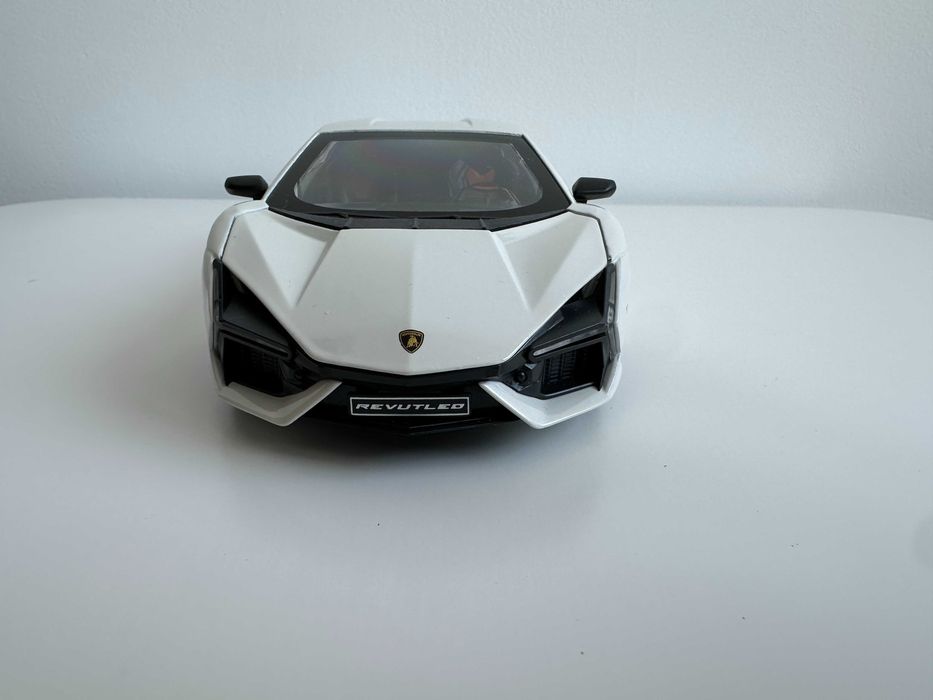 Macheta auto Lamborghini Revuelto 1/24
