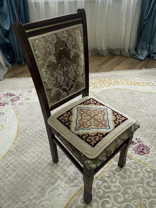 Продается стол в отличном состянии.