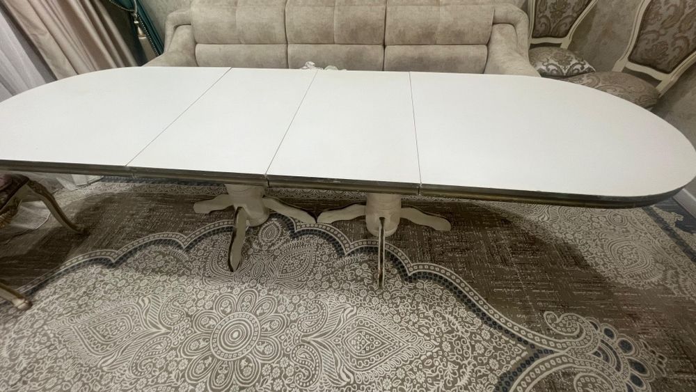 Стол для гостиной.