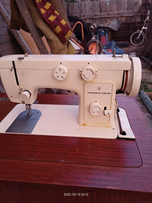 Продам швейную машинку