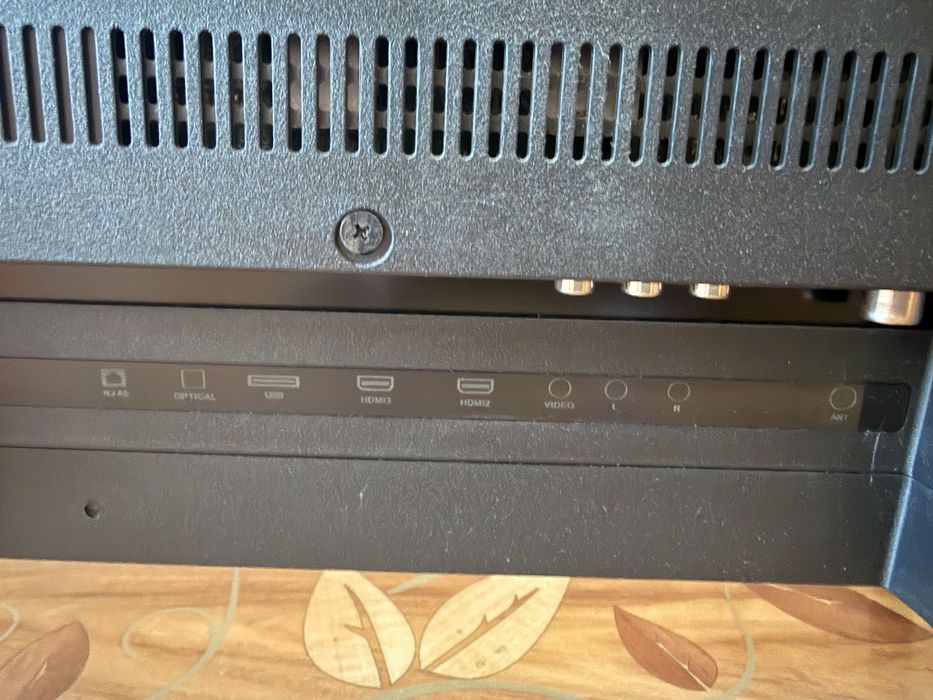 Телевизор YASIN smart TV  106см.