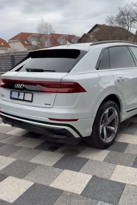 Audi Q8 variante +_